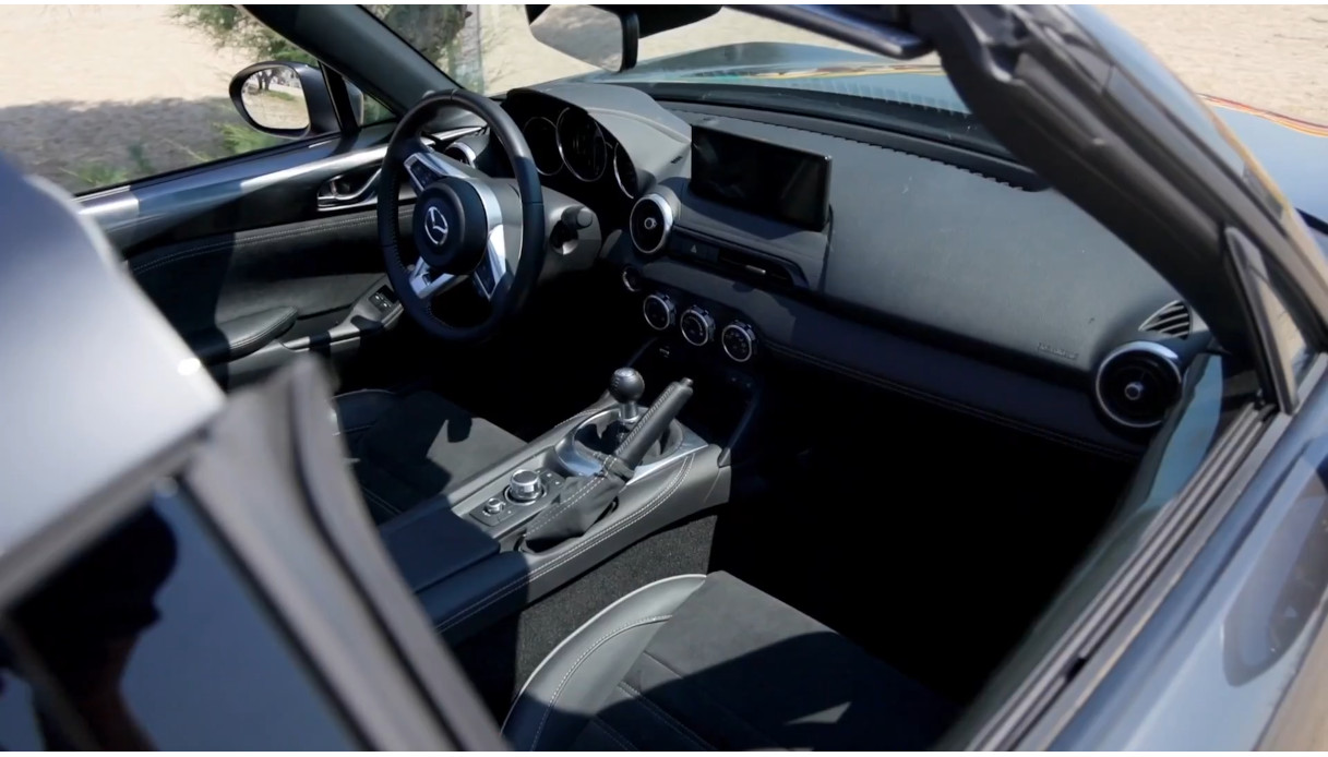 Mazda MX-5 RF Homura: gli interni