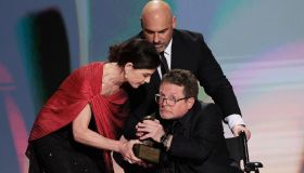 Emmy Awards 2026, tutti i vincitori. Michael J. Fox commuove