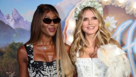 Heidi Klum e Naomi Campbell, scollature profonde e look bianco e nero: bellissime over 50