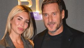 Totti racconta il primo bacio con Noemi. Poi Ilary e la lite con Chanel: “Non sei più mio padre”