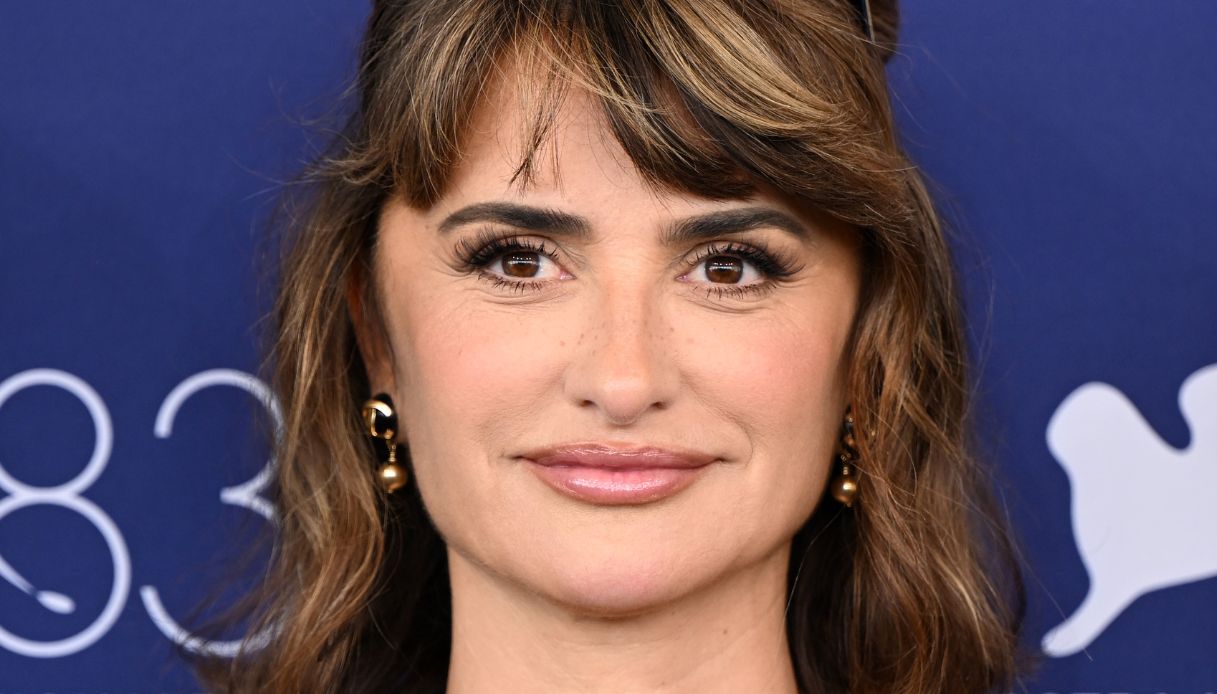 penelope cruz il look retr242 e piumato per l8217arrivo a venezia 2026 232 la sensualit224 che ci mancava da Dilei.it penelope cruz il look retr242 e piumato per l8217arrivo a venezia 2026 232 la sensualit224 che ci mancava