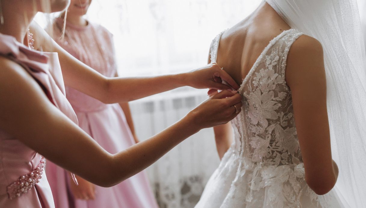vestizione della sposa chi dovrebbe davvero essere presente da Dilei.it vestizione della sposa chi dovrebbe davvero essere presente