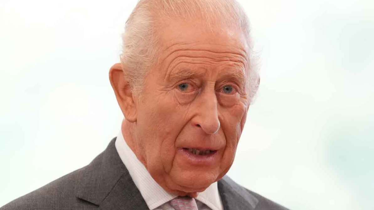 Re Carlo sfugge a Harry: quando il figlio è a Londra lui parte per la Scozia