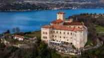 Rocca di Angera, un gioiello a picco sul Lago Maggiore: cosa vedere e perché è famosa