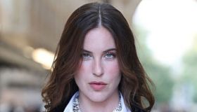 Scout Willis con la giacca di velluto a Milano. La figlia di Demi Moore detta tendenza (come la mamma) per l’autunno