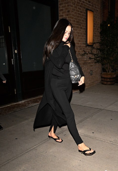Selena Gomez outfit nero