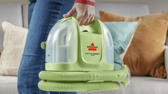 Le pulizie d’autunno diventano facili con il BISSELL Little Green, lo smacchiatore portatile virale e scontatissimo (solo oggi)