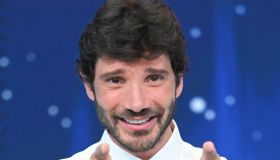 Affari Tuoi, Stefano De Martino stregato dalla concorrente Angela (che sbaglia sul finale)
