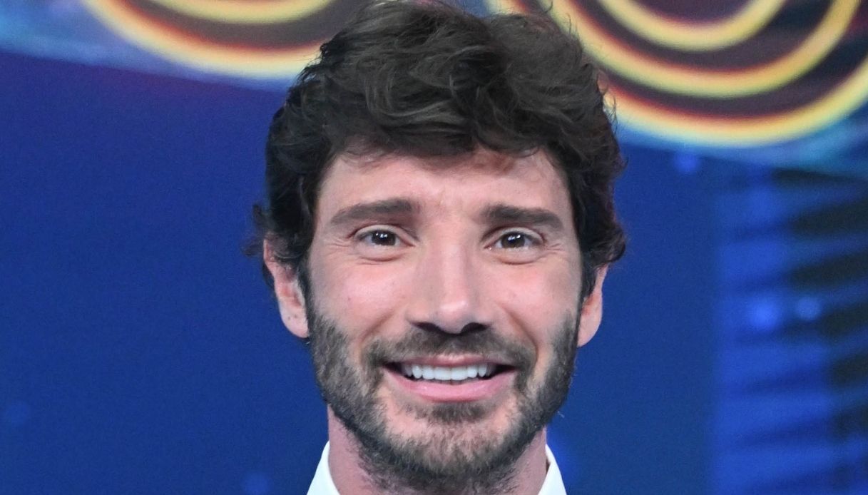 affari tuoi stefano de martino si emoziona per la storia di sara da Dilei.it affari tuoi stefano de martino si emoziona per la storia di sara