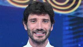 Affari Tuoi, De Martino si scatena e riprende Herbert Ballerina: “Non hai capito come funziona”