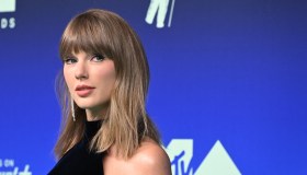 Taylor Swift, long bob e frangia piena: il nuovo look ai Video Music Awards 2026