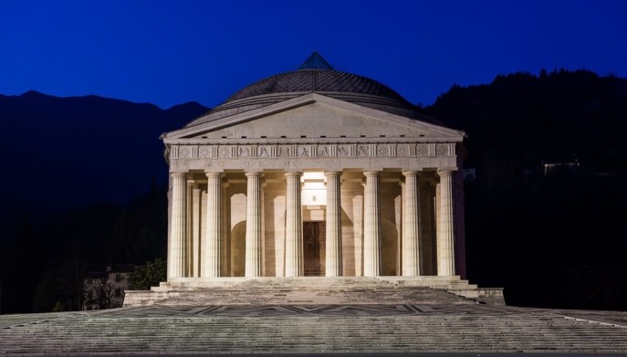 Tempio di Canova vista frontale