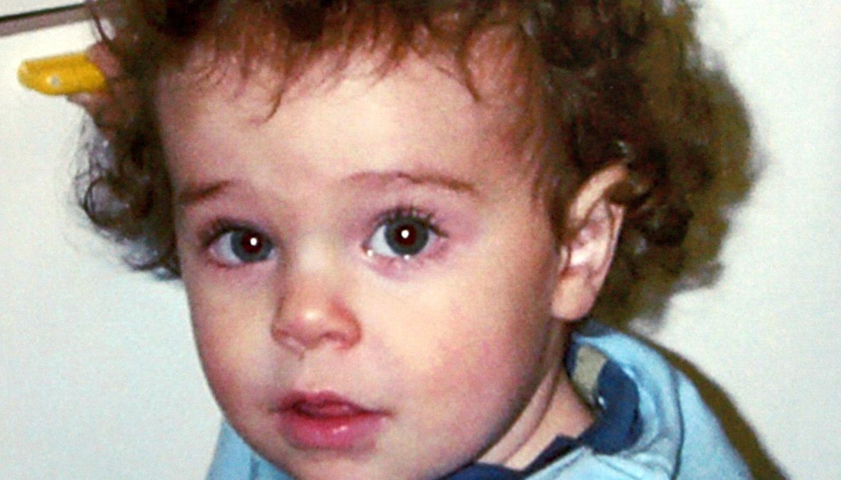 nei nostri cuori oggi e sempre la mamma di tommaso onofri sul luogo dove il figlio venne ritrovato 20 anni fa da Dilei.it nei nostri cuori oggi e sempre la mamma di tommaso onofri sul luogo dove il figlio venne ritrovato 20 anni fa