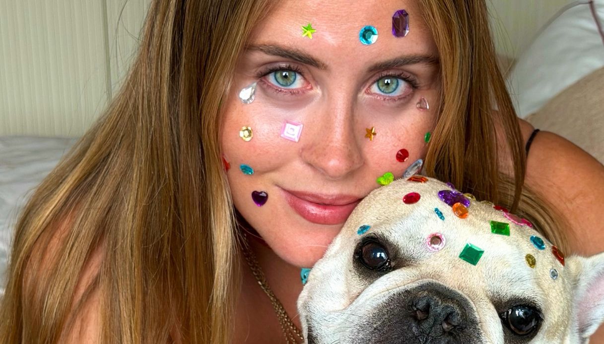 valentina ferragni con i diamanti sul viso riporta in auge la tendenza pi249 preziosa di sempre da Dilei.it valentina ferragni con i diamanti sul viso riporta in auge la tendenza pi249 preziosa di sempre