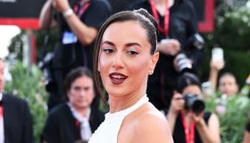 Venezia 83, Valeria Angione si rimette l’abito da sposa per il red carpet: “Voglio lanciare un messaggio”