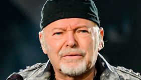 Vasco Rossi ricoverato in ospedale, il messaggio su Instagram: “Sono stato operato”