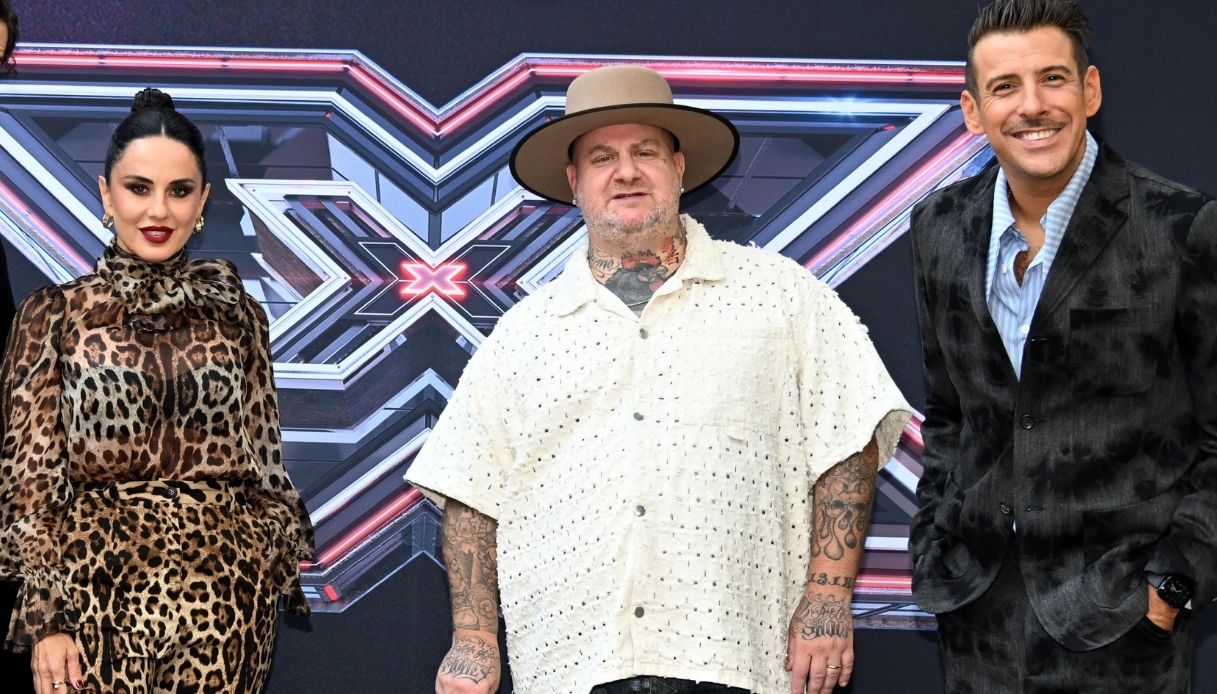 X Factor 2026, i giudici prima dell’inizio tra look e freddure: Gabbani colpisce ancora