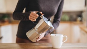 Zanzare in autunno, perché i fondi di caffè sono il miglior rimedio naturale e come usarli