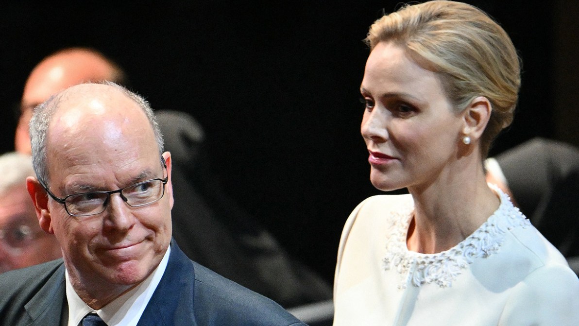 Charlene di Monaco in bianco per Papa Leone: infrange le regole, Macron estasiato
