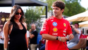 Alexandra Leclerc in total black per le qualifiche del GP di Monza, il paddock è tutto per lei