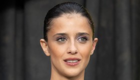Benedetta Porcaroli vola a Londra tra le star internazionali: il look è pura eleganza