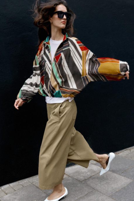 Siamo ufficialmente entrati nella balloon fit era: dalla gonna ai jeans, le romantiche silhouette a palloncino dell'autunno 2026