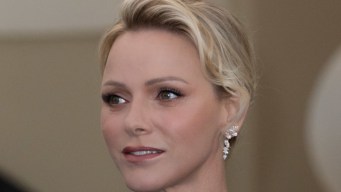 Charlene di Monaco, l’abito nero con cascata scintillante che si ispira a Kate Middleton