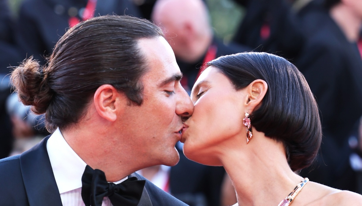 Venezia 2026, le pagelle dei look della prima serata: Bianca Balti è un angelo rosa (10), Scarano diva in velluto (8,5)