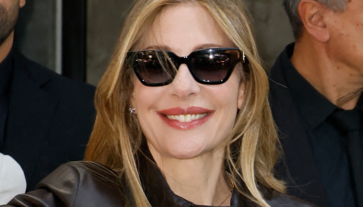 Milano Fashion Week 2026, Celeste Dalla Porta incanta da Armani. Fagnani arriva con un ospite speciale