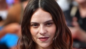 Francesca Michielin, il nuovo look autunnale in stile “Serpeverde”: osa e vince