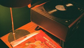L’ascolto del vinile diventa un rito e la casa gli dedica un angolo tutto suo