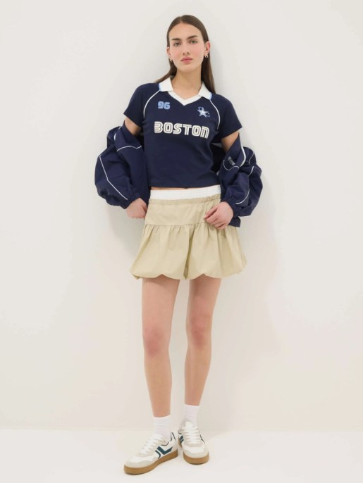 Siamo ufficialmente entrati nella balloon fit era: dalla gonna ai jeans, le romantiche silhouette a palloncino dell'autunno 2026