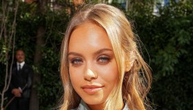 Laila Hasanovic celestiale senza Sinner alla Milano Fashion Week 2026
