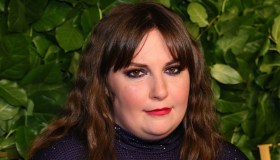 Lena Dunham è diventata mamma a 40 anni: il percorso difficile della maternità