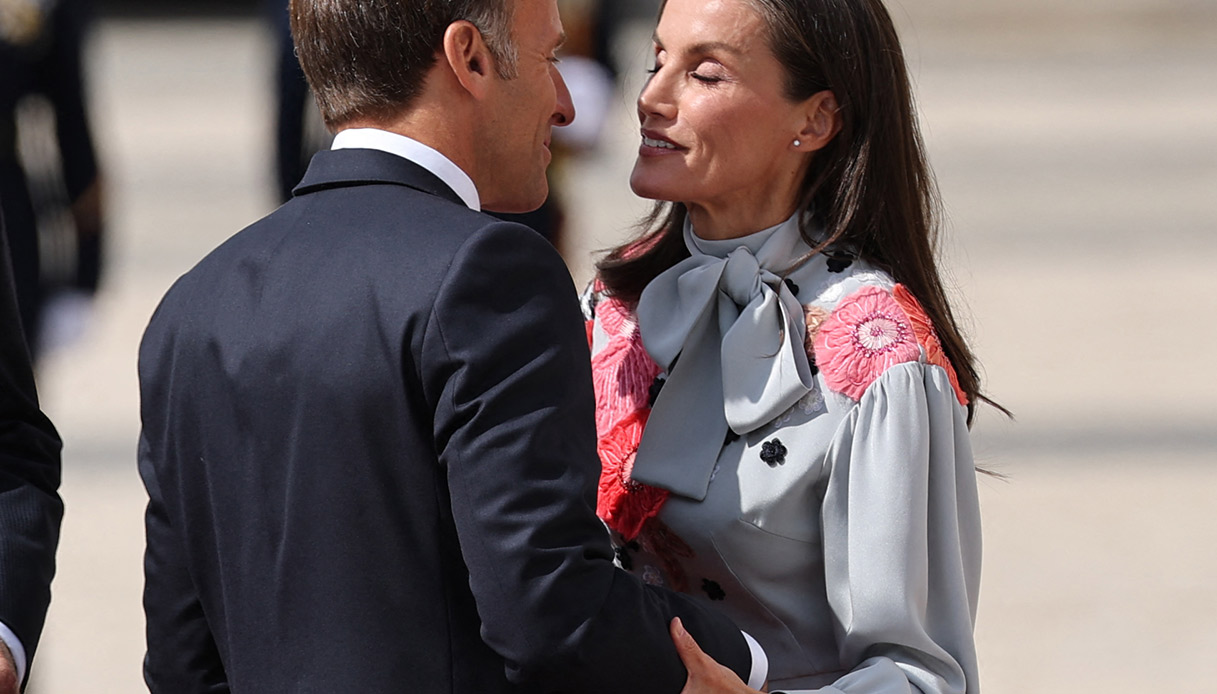 letizia di spagna osa col bacio a emmanuel macron ma il look 232 una delusione da Dilei.it letizia di spagna osa col bacio a emmanuel macron ma il look 232 una delusione