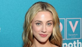 Lili Reinhart riscopre il vintage sul red carpet: non indovinerete mai di che anno è l’abito
