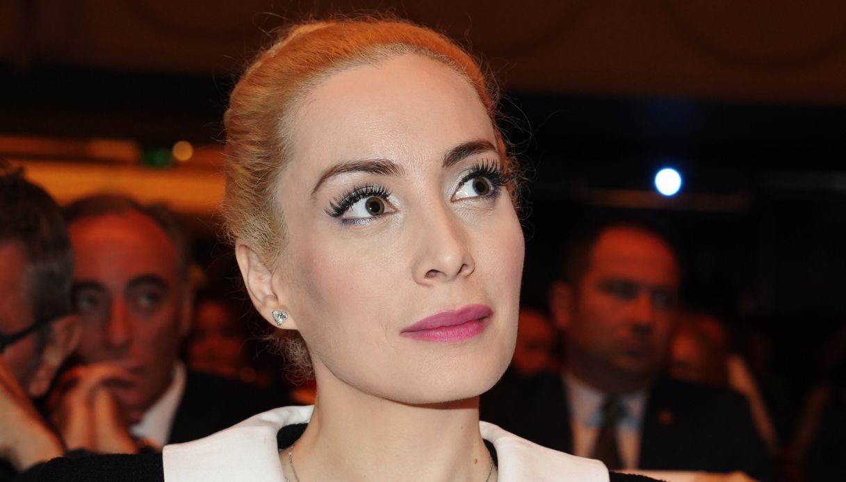 marta fascina al ricordo per i 90 anni di silvio berlusconi a villa certosa ormai venduta da Dilei.it marta fascina al ricordo per i 90 anni di silvio berlusconi a villa certosa ormai venduta