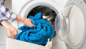 Odore di umido sugli asciugamani, prova il trucco dell’additivo a ossigeno attivo
