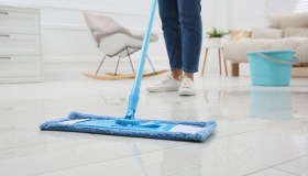 Perché il pavimento è ancora sporco dopo averlo lavato: gli errori da non fare