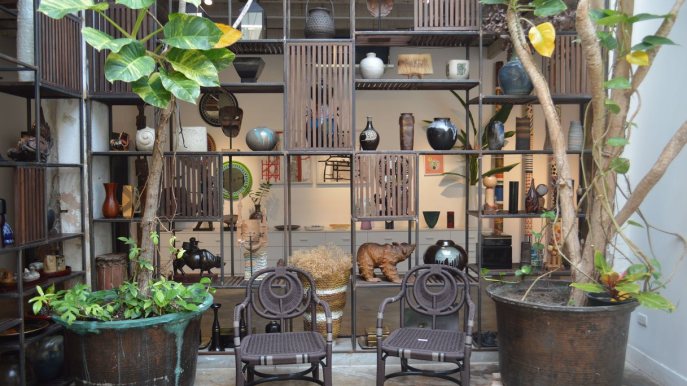 Lo stile Botanical Library trasforma il soggiorno in una wunderkammer colta e avvolgente