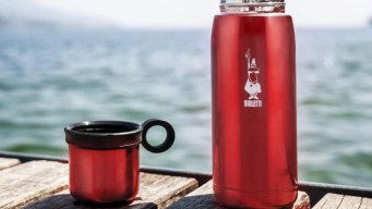 Il thermos più venduto su Amazon è una garanzia. E tiene al caldo tè e caffè per tutto il giorno