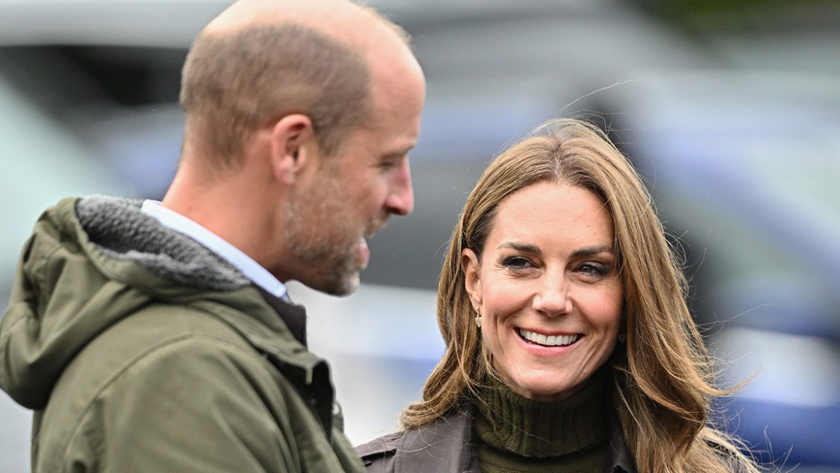 Kate Middleton, il primo viaggio sull’isola di Bute e conquista tutti col tartan