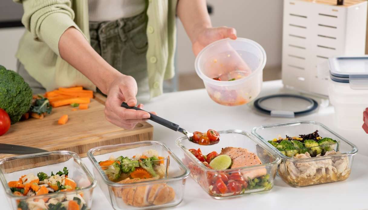 Pausa pranzo sempre più cara: 7 schiscette economiche e bilanciate da portare in ufficio