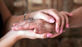“Abbiamo 22 e 76 anni e siamo migliori amiche: ci ha fatte avvicinare un gatto”