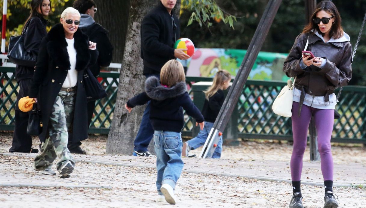 Belen Rodriguez al parco con Luna Marì
