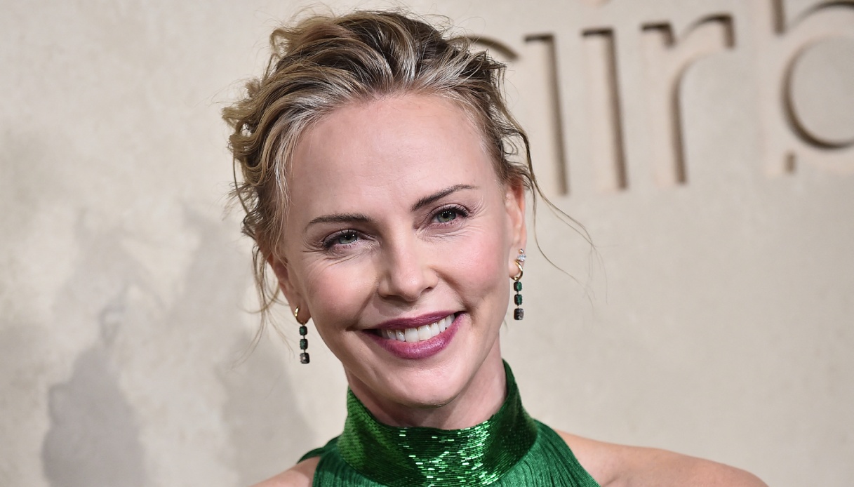 charlize theron pioggia di frange verde smeraldo e tacchi in pelliccia cos236 ha stupito hollywood da Dilei.it charlize theron pioggia di frange verde smeraldo e tacchi in pelliccia cos236 ha stupito hollywood