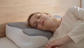 “Finalmente si dorme bene”: il cuscino cervicale in memory foam che sta scalando le classifiche Amazon è in sconto