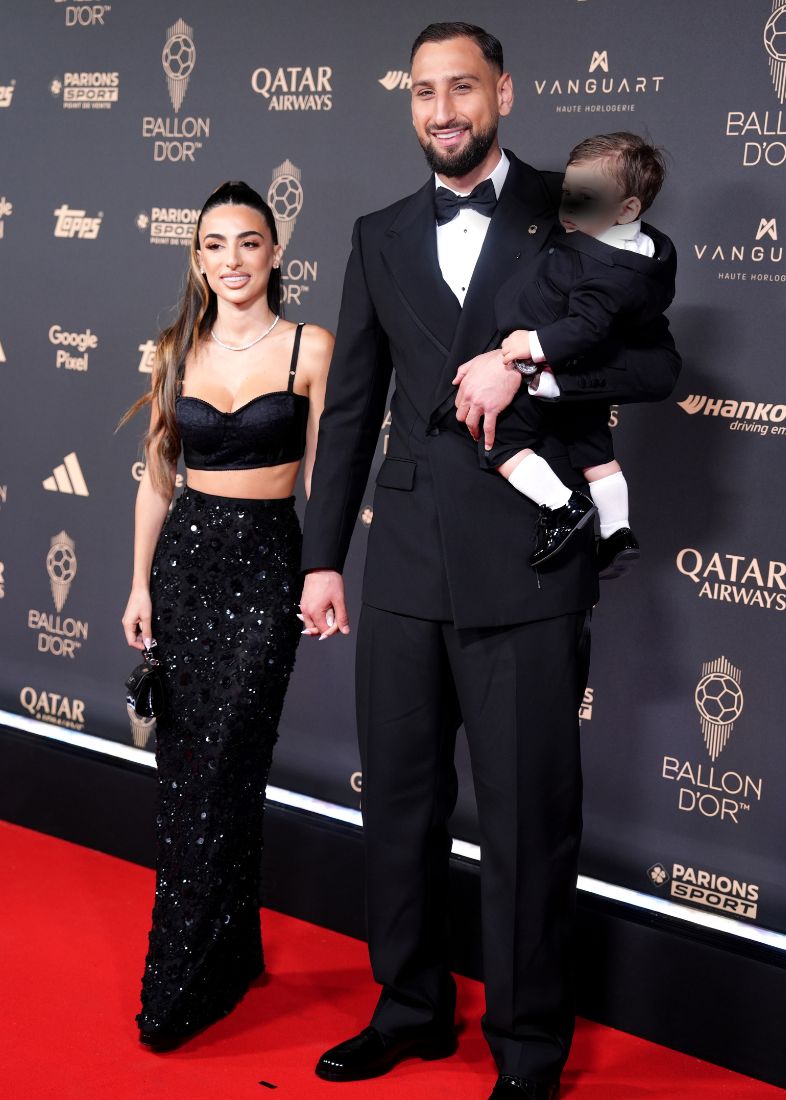 Donnarumma con moglie e figlio