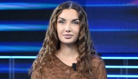 “Ho seri problemi fisici”. Elettra Lamborghini preoccupa i fan: come sta