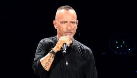 Il ricordo di Eros Ramazzotti non va come previsto, Insegno: “Potrebbe farci causa”